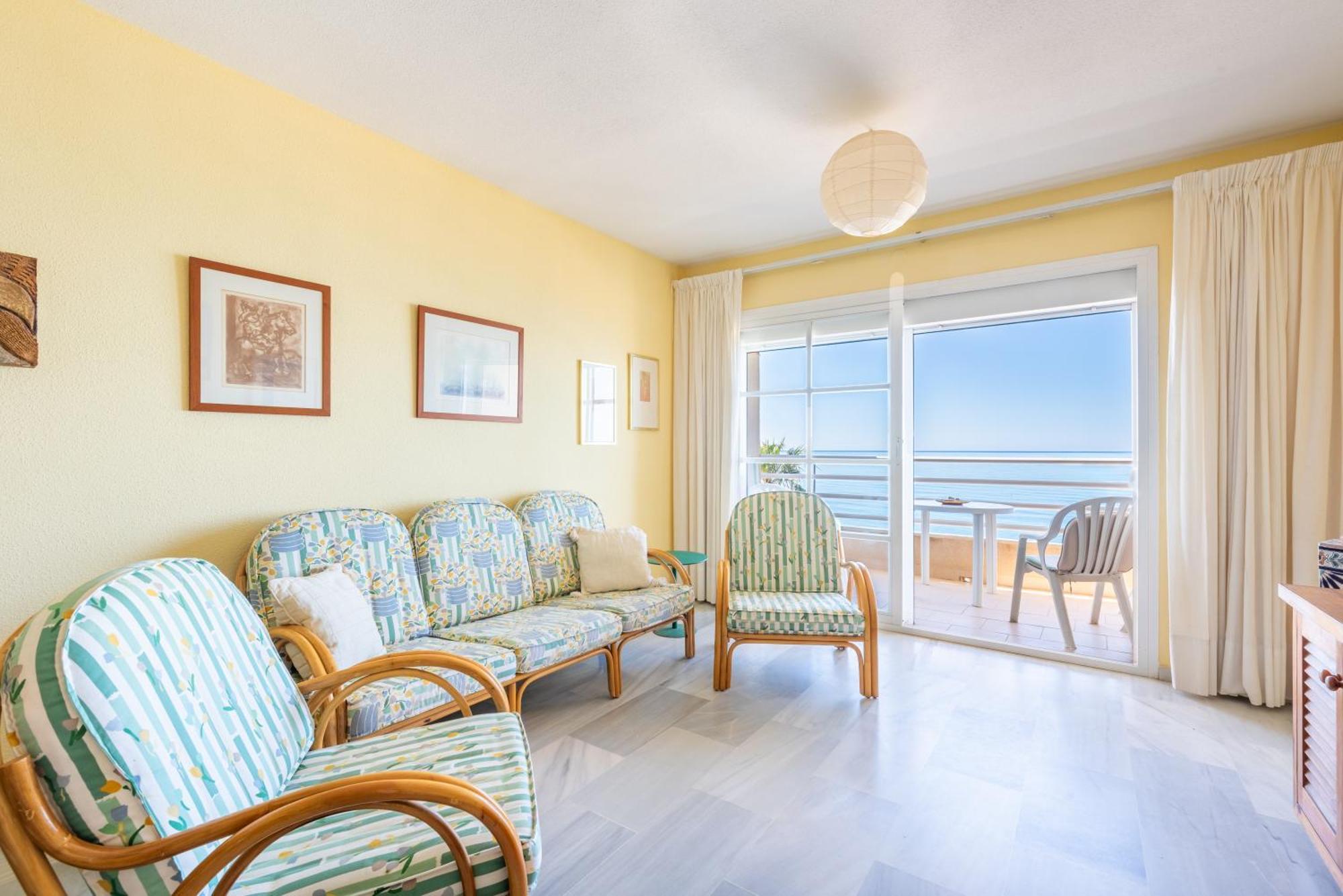 Wintowinrentals 1ª Linea De Playa, Parking Y Wifi Rincon de la Victoria Exterior photo