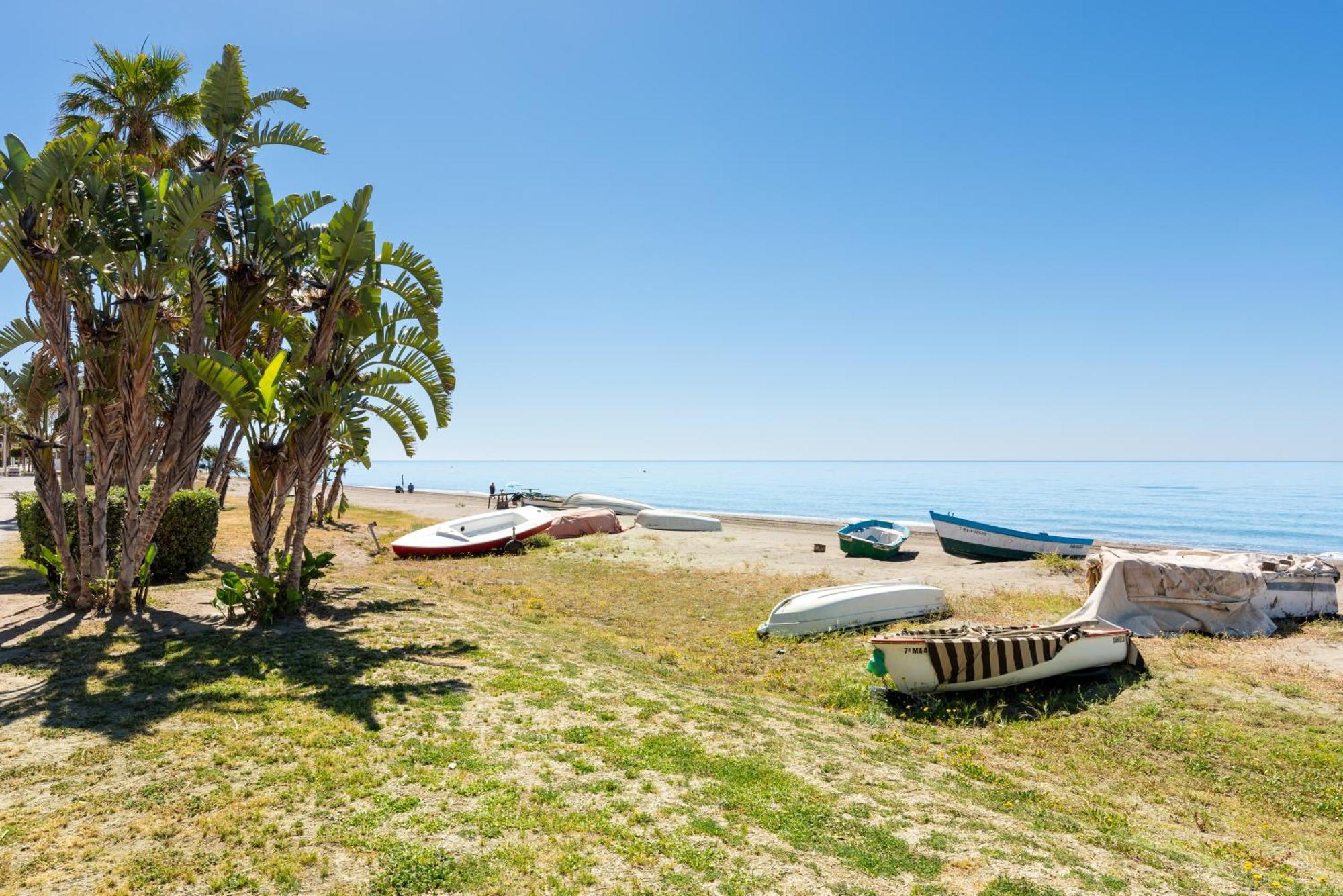 Wintowinrentals 1ª Linea De Playa, Parking Y Wifi Rincon de la Victoria Exterior photo