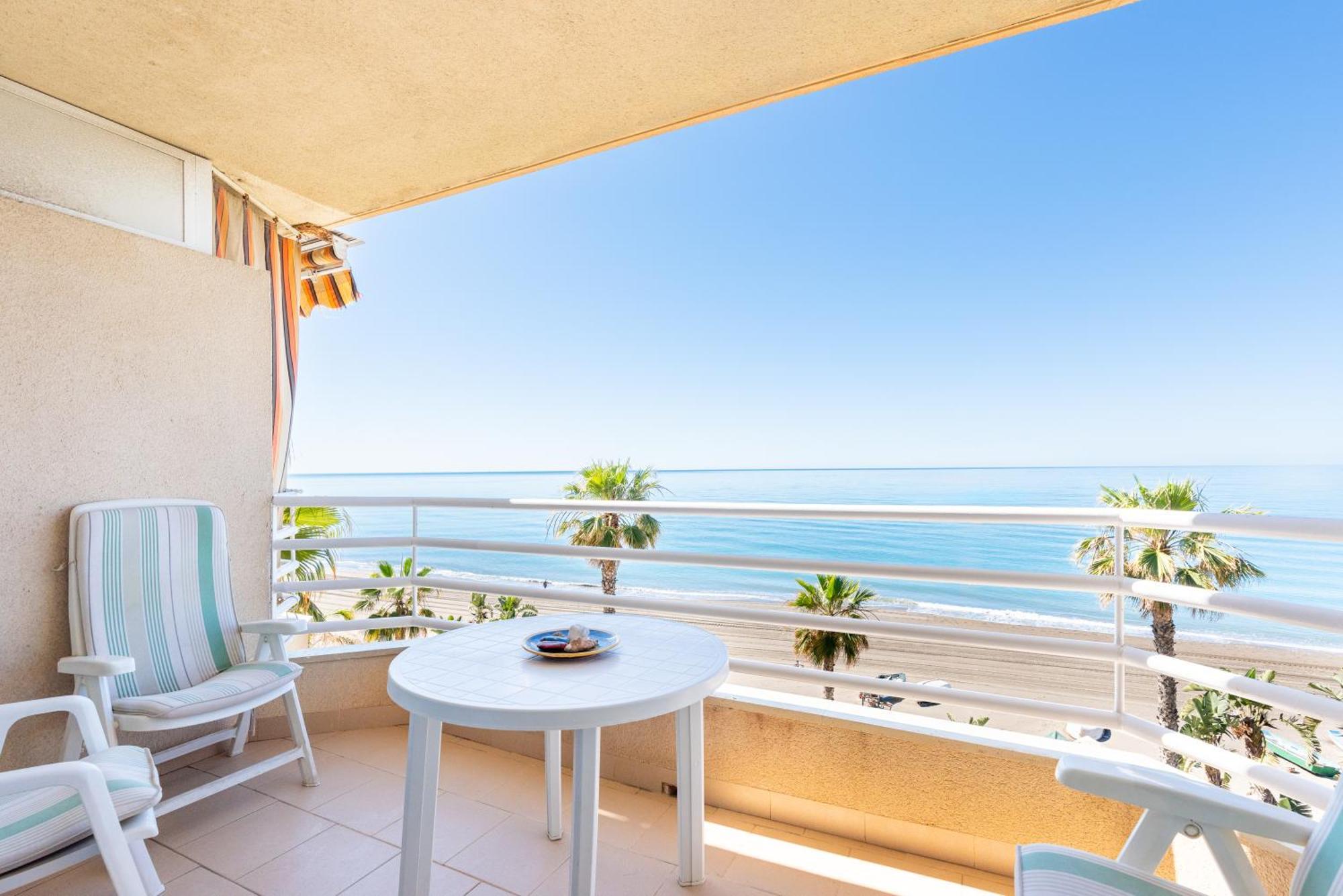 Wintowinrentals 1ª Linea De Playa, Parking Y Wifi Rincon de la Victoria Exterior photo