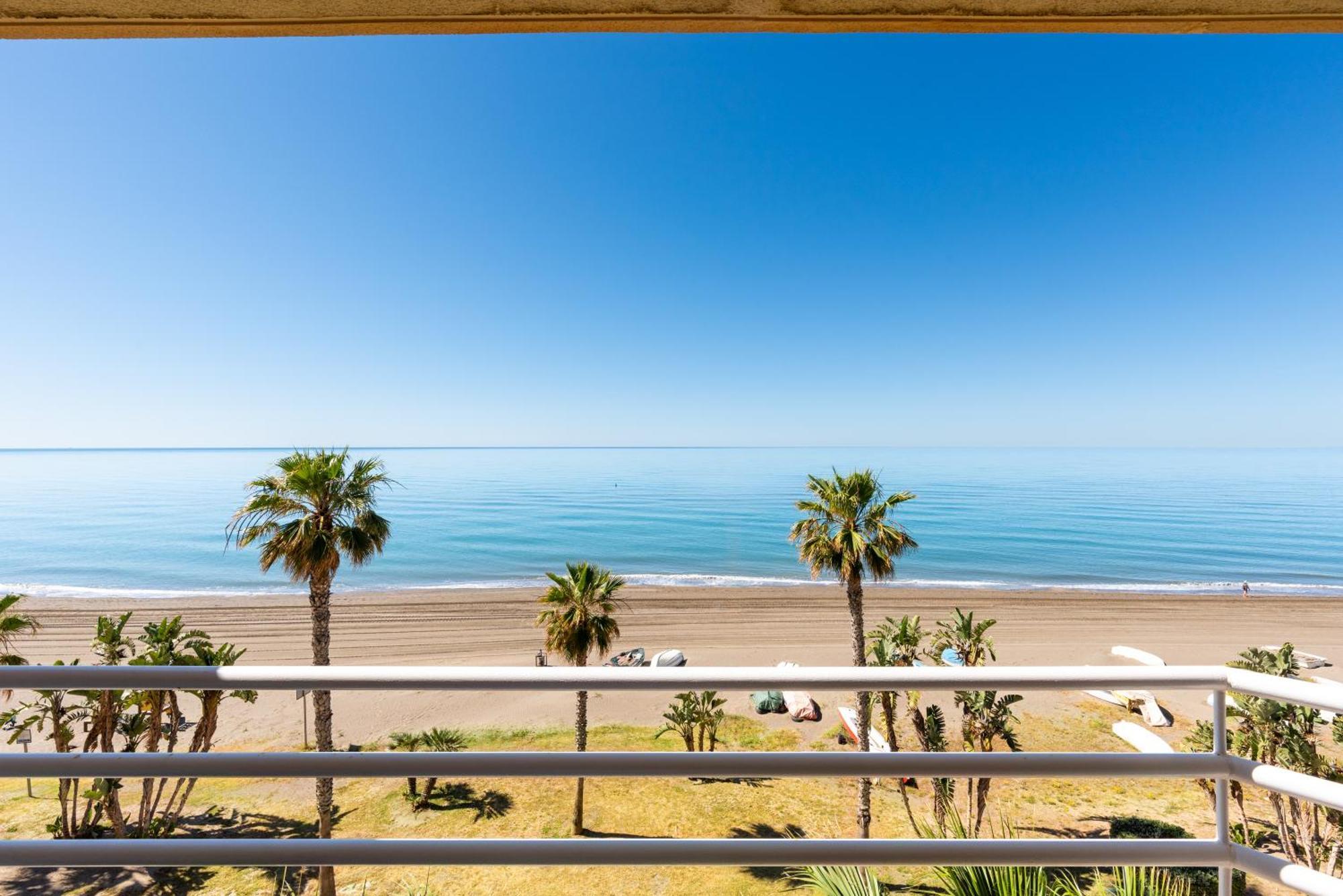 Wintowinrentals 1ª Linea De Playa, Parking Y Wifi Rincon de la Victoria Exterior photo
